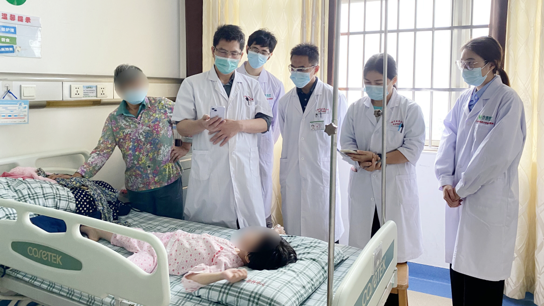 7歲小(xiǎo)女孩患腦(nǎo)膠質瘤并發癫痫症,神經醫(yī)學專家(jiā)專業化治療,圓滿成功! 7歲小(xiǎo)女孩患腦(nǎo)膠質瘤并發癫痫症,神經醫(yī)學專家(jiā)專業化治療,圓滿成功!